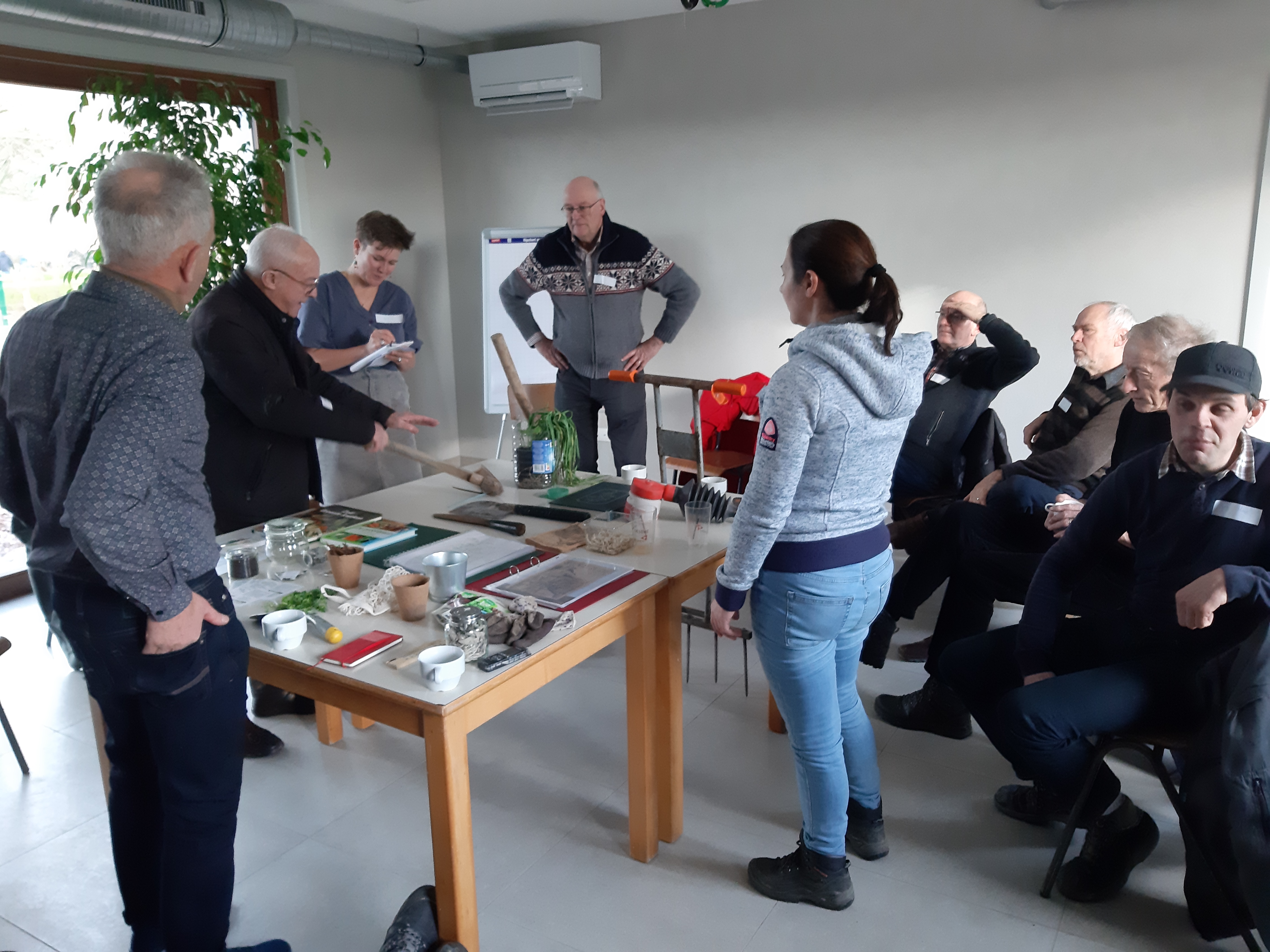 Deelnemers tijdens de moestuinbabbel in De Lovie