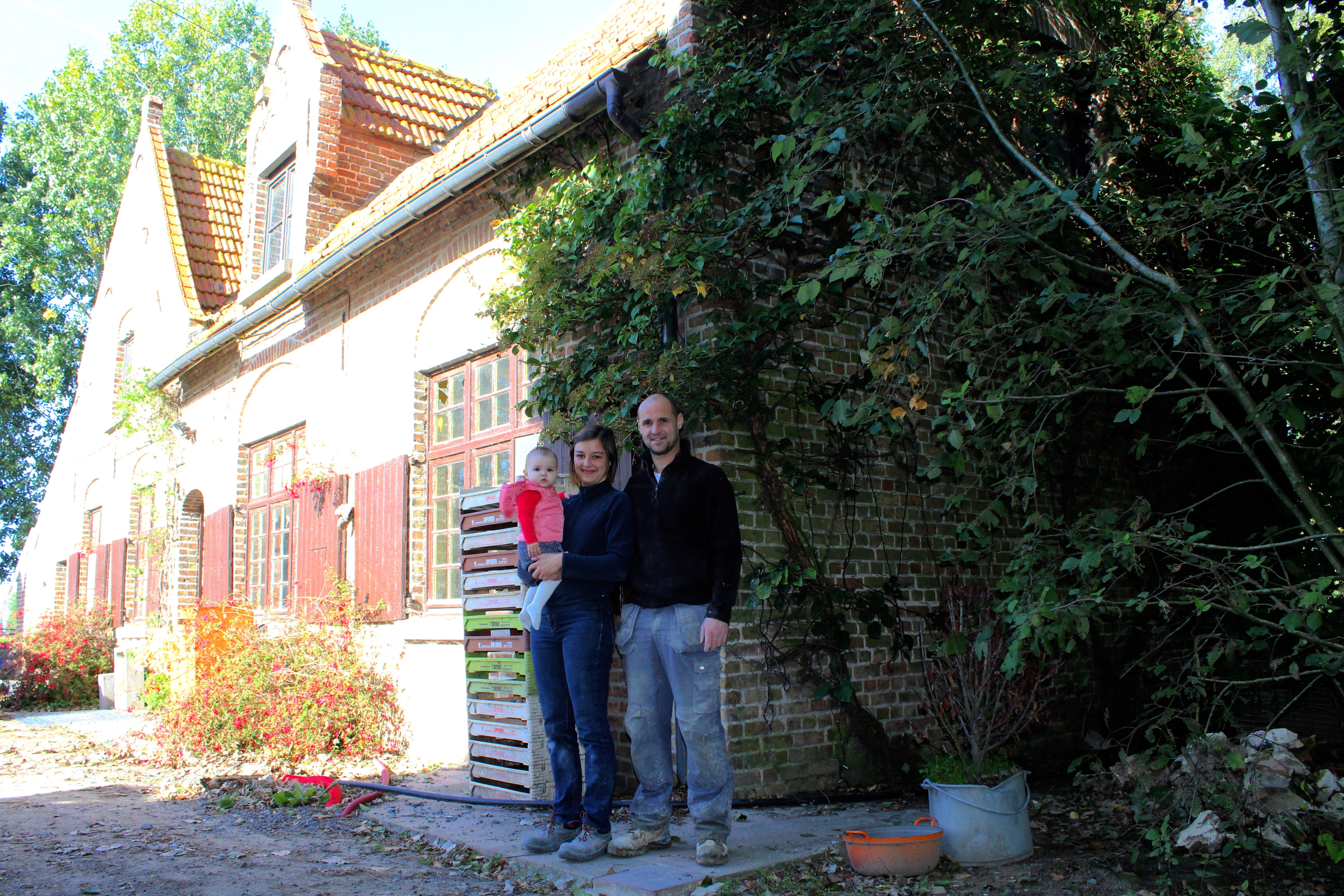 Jolien Parrein en Brecht Espeel voor de "Mosscher Ambacht" hoeve