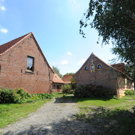 Gevelniskapelletje op de zijgevel van een hoeve. &copy; CO7