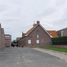 Gevelniskapel op de zijgevel van een hoevewoning. &copy; CO7