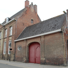 Metselteken met hart en hexagram op de zijmuur van een herenwoning. &copy; CO7